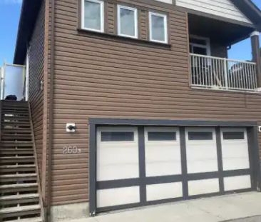 Rare carriage house suite to rent | Calgary - Photo 1