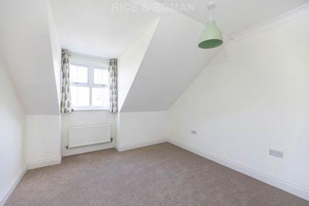 2 Bedroom Apartment, Templeton Court – Hampton Hill - Photo 3