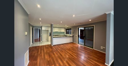 BEAUTIFUL, LARGE FAMILY HOME! - Photo 2