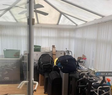 3 bedroom semi-detached house to rent - Photo 6