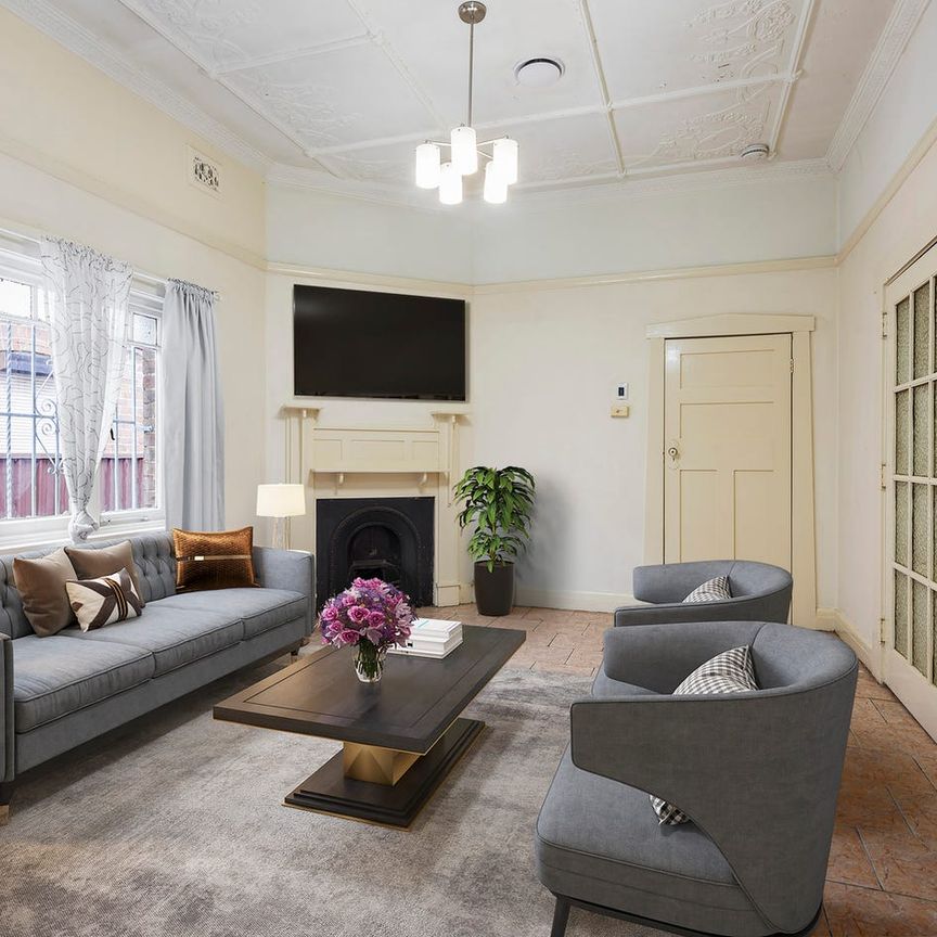 Free Standing Spacious House Available now! - Photo 1