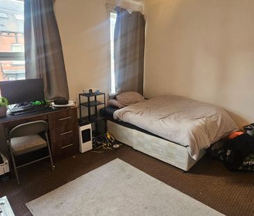 5 Bed - 11 Ashville Grove, Burley, Leeds - LS6 1LY - Student - Photo 6