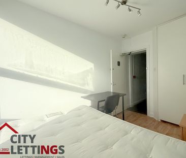 8 Bedroom Mid Terraced House - Photo 3