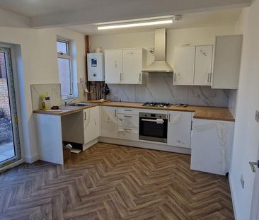 2 bedroom semi-detached house to rent - Photo 5