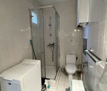 Location Appartement 2 pièces 35m² LE LAVANDOU 83980 - Photo 6