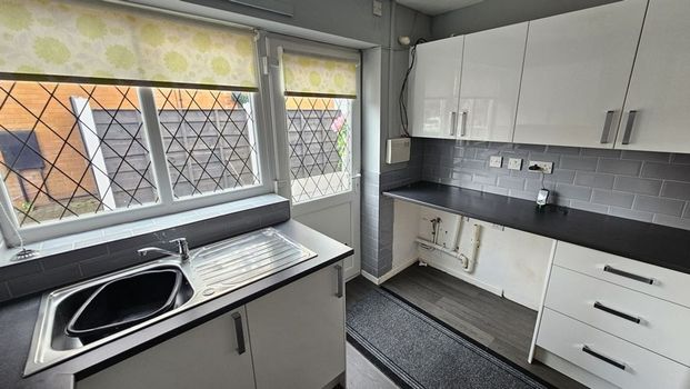 Botany Close, Heywood - Photo 1