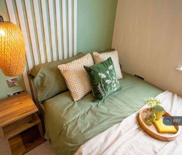 1 bedroom in a house share to rent - Photo 2