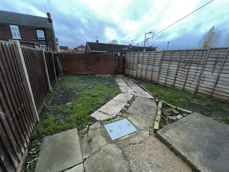 3 bedroom terraced house to rent - Photo 2