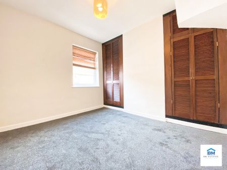 3 Bedroom Terraced - Photo 3
