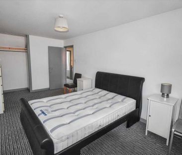 4 bedroom flat to rent - Photo 6