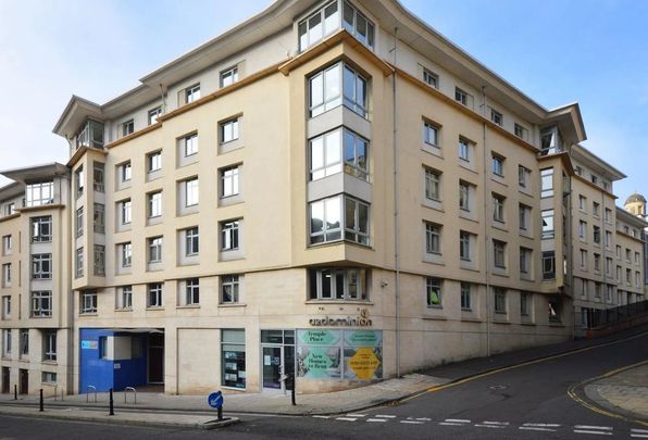 6 bedroom flat to rent - Photo 1