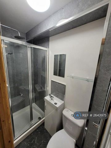 1 bedroom in a house share to rent - Photo 5