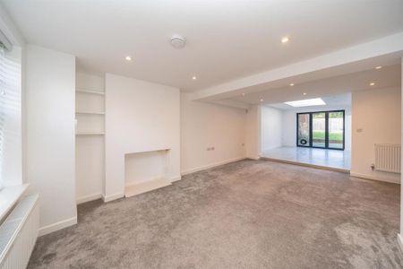 4 bedroom detached house to rent - Photo 4