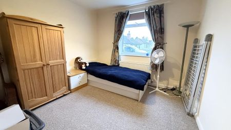 4 bedroom detached house to rent - Photo 2