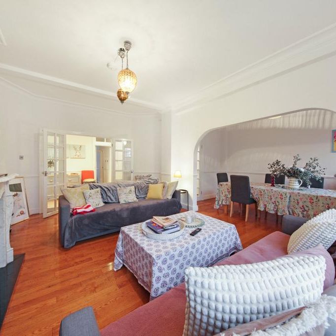 4 bedroom flat to rent - Photo 1
