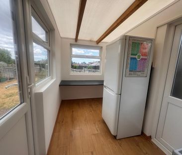 2 bedroom bungalow to rent - Photo 2