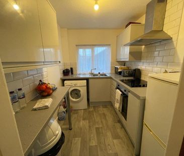 Lovell Court, Eastbourne - Two-bedroom Flat - Photo 3