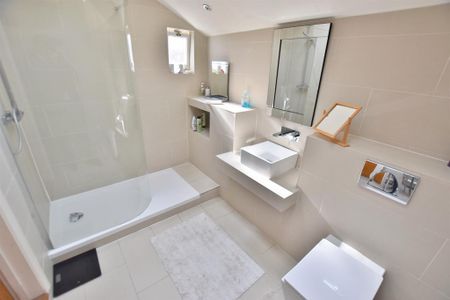 1 bedroom in a house share to rent - Photo 4