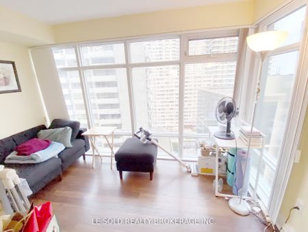 Quantum North Tower Lofts - Photo 4