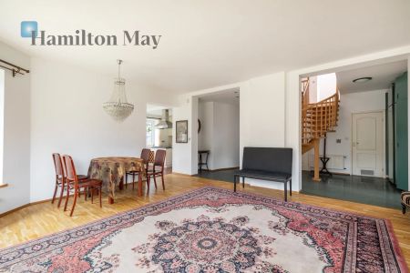 Nietuzinkowy dom na wynajem z przestronnym i zadbanym ogrodem na Woli Justowskiej - Zdjęcie 4