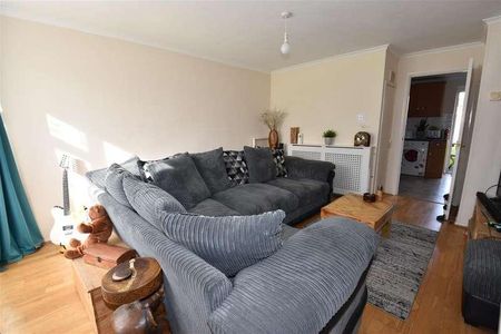 Kingsley Road, Horley, RH6 - Photo 2