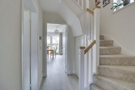 4 bedroom detached house to rent - Photo 2