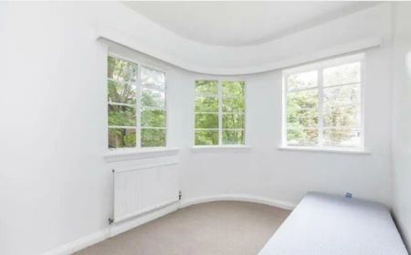 6 bedroom house in London - Photo 4