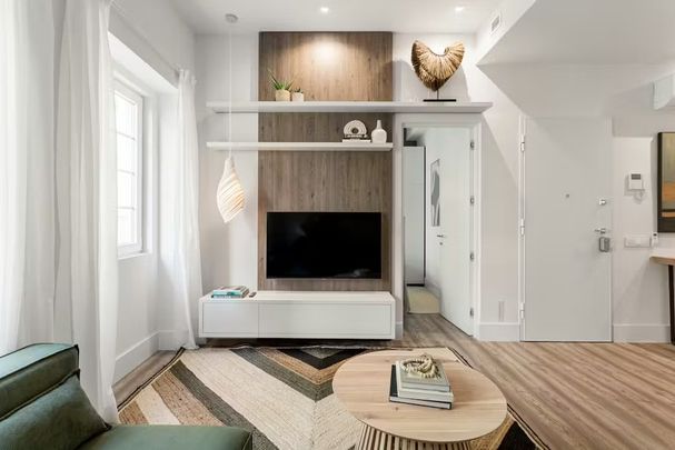 Rua Adelas, Lisbon, Lisbon 1200-098 - Photo 1