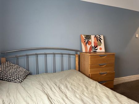 4 bedroom terraced house to rent - Photo 4