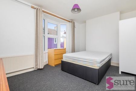 4 bedroom terraced house to rent - Photo 4