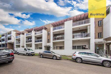 Fantastic 2 Bedroom Apartment - Photo 2