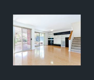 Low Maintenance 3 Bedroom Townhouse - Photo 3