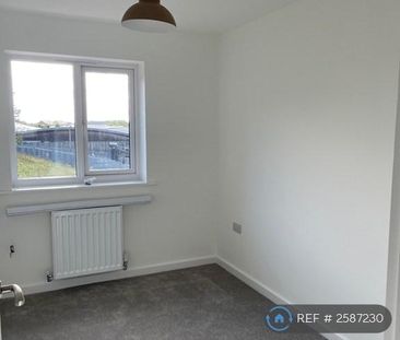 3 bedroom semi-detached house to rent - Photo 2