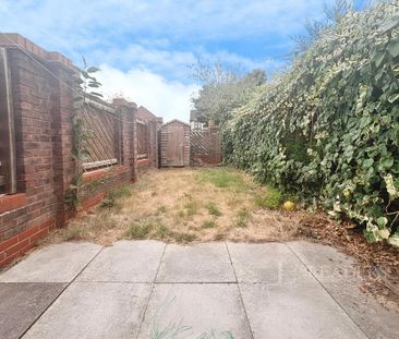 2 bedroom end of terrace house to rent - Photo 2