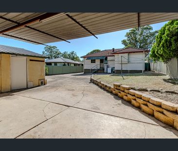 Freshly painted 3 bedroom home!! - Photo 6