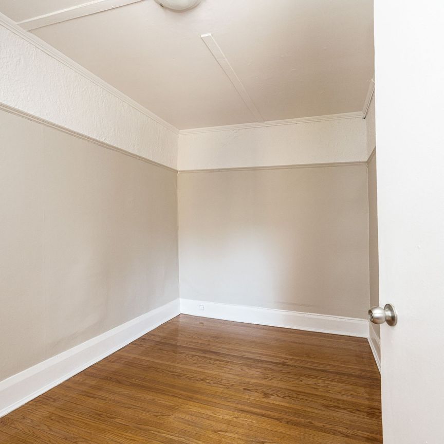 100 Vaughan Road - Photo 1
