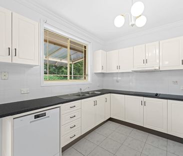 BEAUTIFULLY PRESENTED HOME IN A GREAT LOCATION. - Photo 6