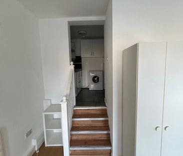 Studio Flat, Bow, E3 - Photo 2