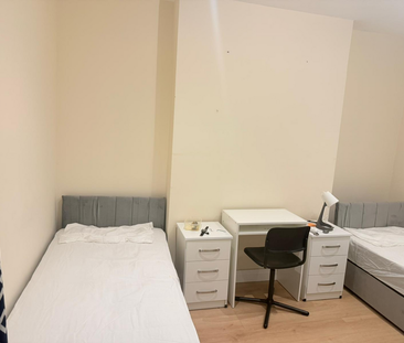 1 bedroom in a house share to rent - Photo 1