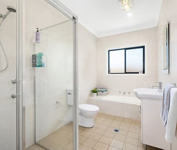 Spacious split level townhouse in central location - Photo 4