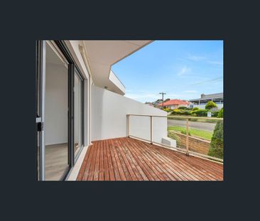 Coastal Charm and Everyday Comfort at 10 Cherington Road, McCracken - Photo 2