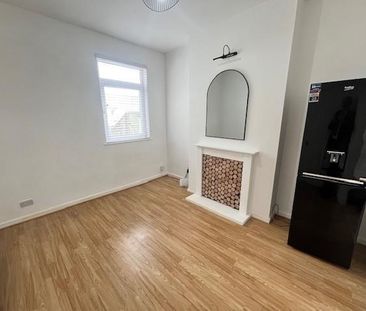 3 bedroom end of terrace house to rent - Photo 5