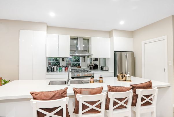 Premium Quality, Prime Location — a Standout Residence !! - Photo 1