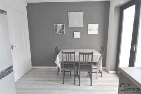 2 bedroom end of terrace house to rent - Photo 4