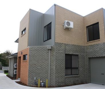 2/12 Elm Grove, Mckinnon - Photo 2