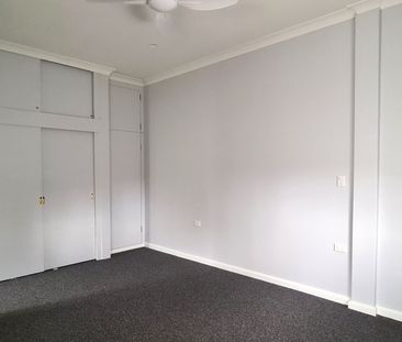 Well Presented Unit - Water Included - Photo 1