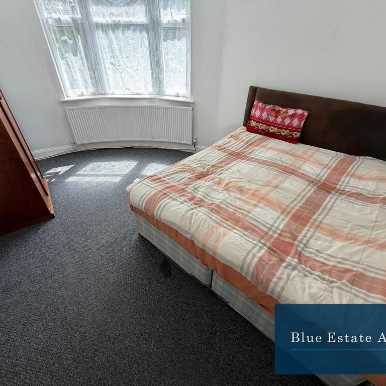 3 bedroom flat to rent - Photo 1