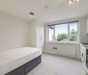 The Drive, London, NW11 - Photo 1