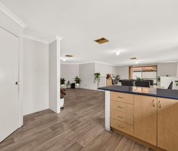 Spacious Family Living Close to Comet Bay School - Photo 3