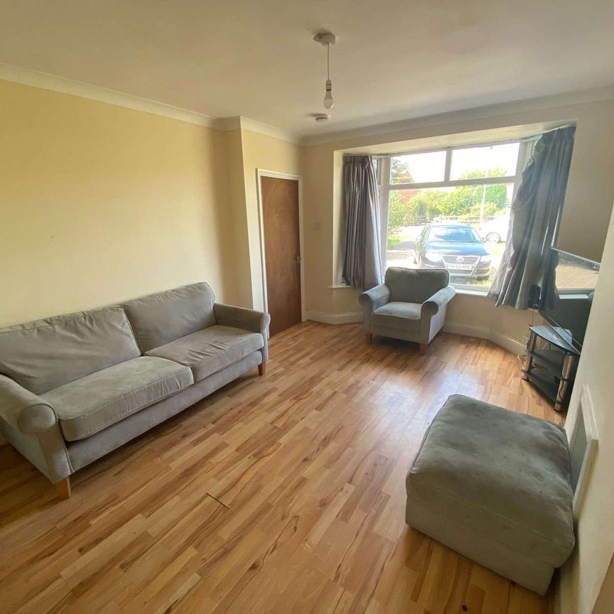 Newly refurbished double en-suite room in LN6 Room 3 - Photo 1